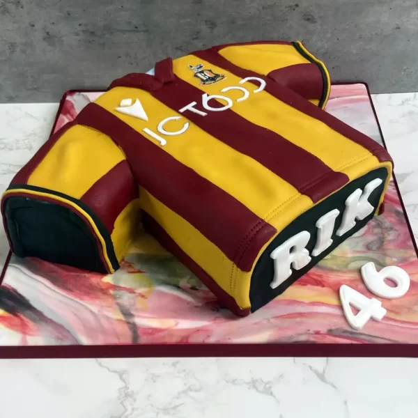 Bradford City football shirt birthday cake. The macron claret and amber 2022/23 season shirt. For other season shirts call us on 01132534455.